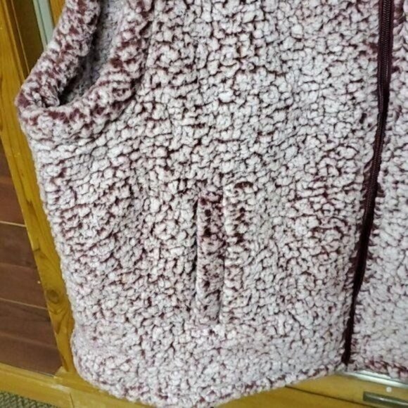 Arizona Jean Co. Burgandy & Off White Faux Fur Zippered Sherpa Sz. XL Vest - Picture 2 of 7